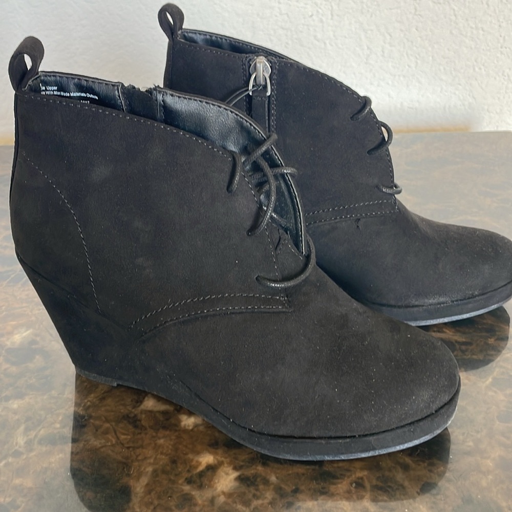 NWT Black Faux Leather Wedge Ankle Booties Size 5.5